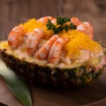 Piña rellena de ensalada de bogavante 4 personas