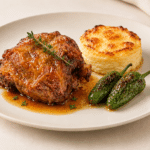 Paletilla dorada con gratén y Padrón